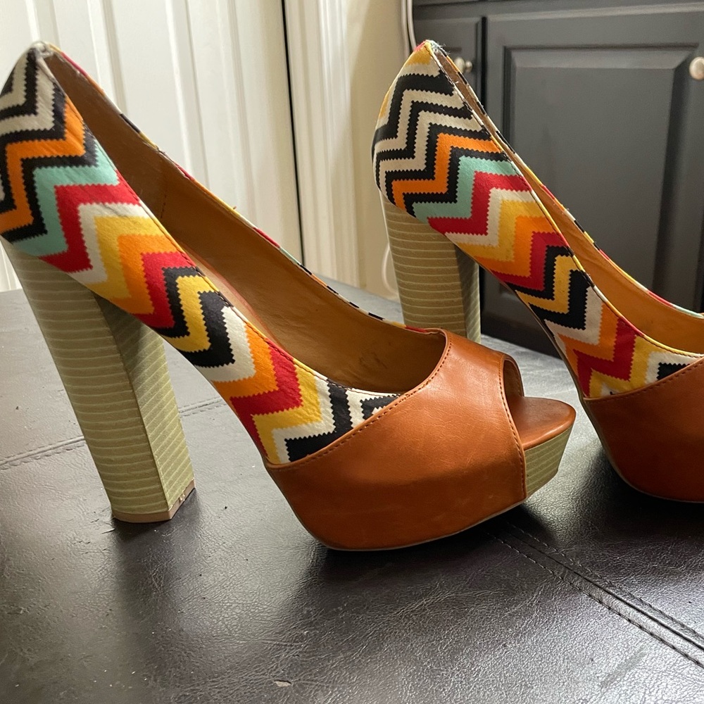 Size 9 Charlotte Russe Retro heels